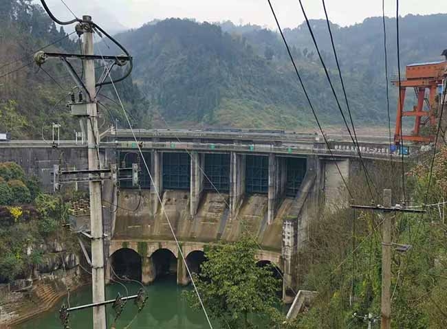 酒泉水库大坝碳纤维加固